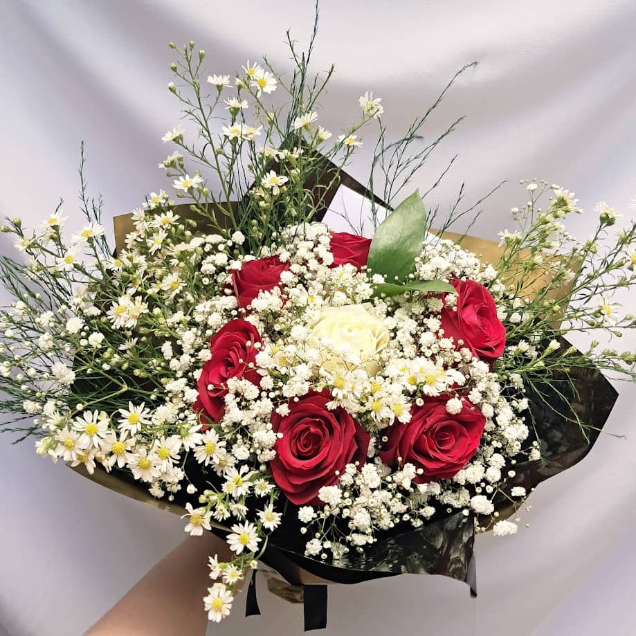 Buquê de 7 Rosas Coração do Amor