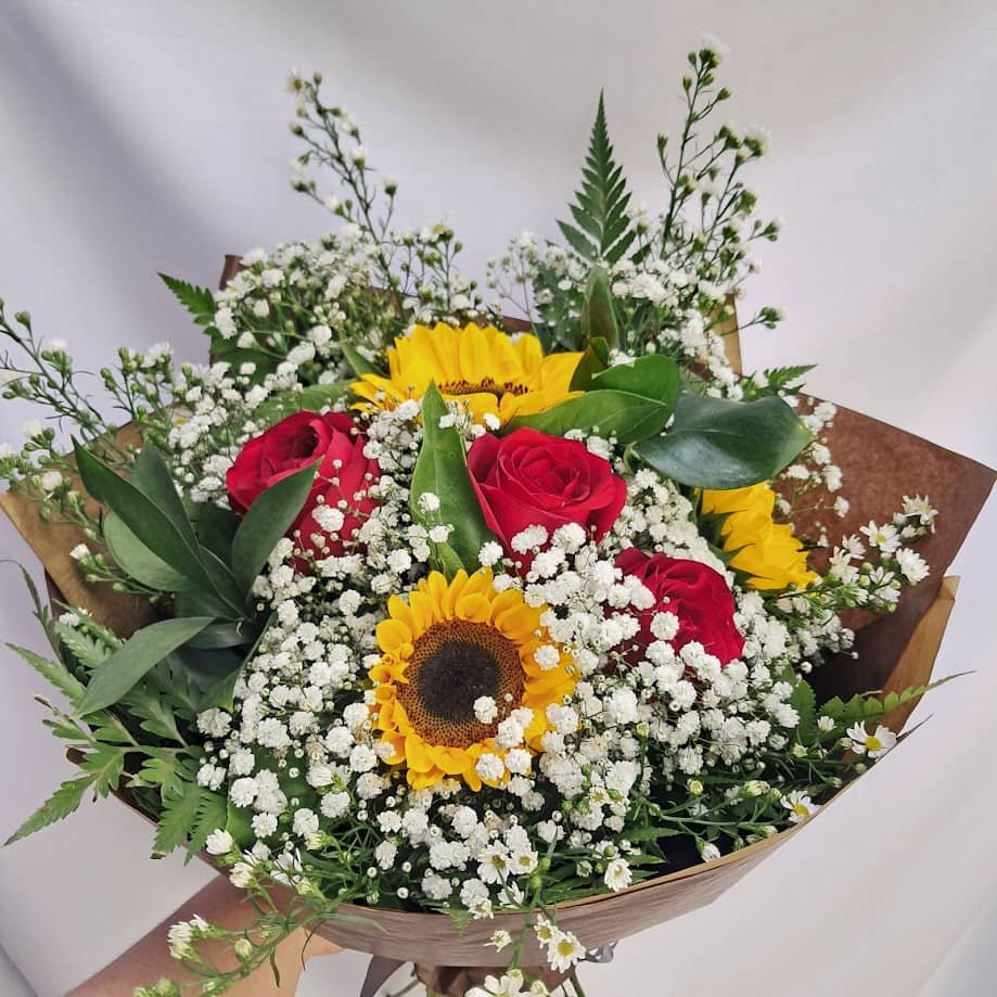 Buquê de 3 Girassóis e 3 Rosas