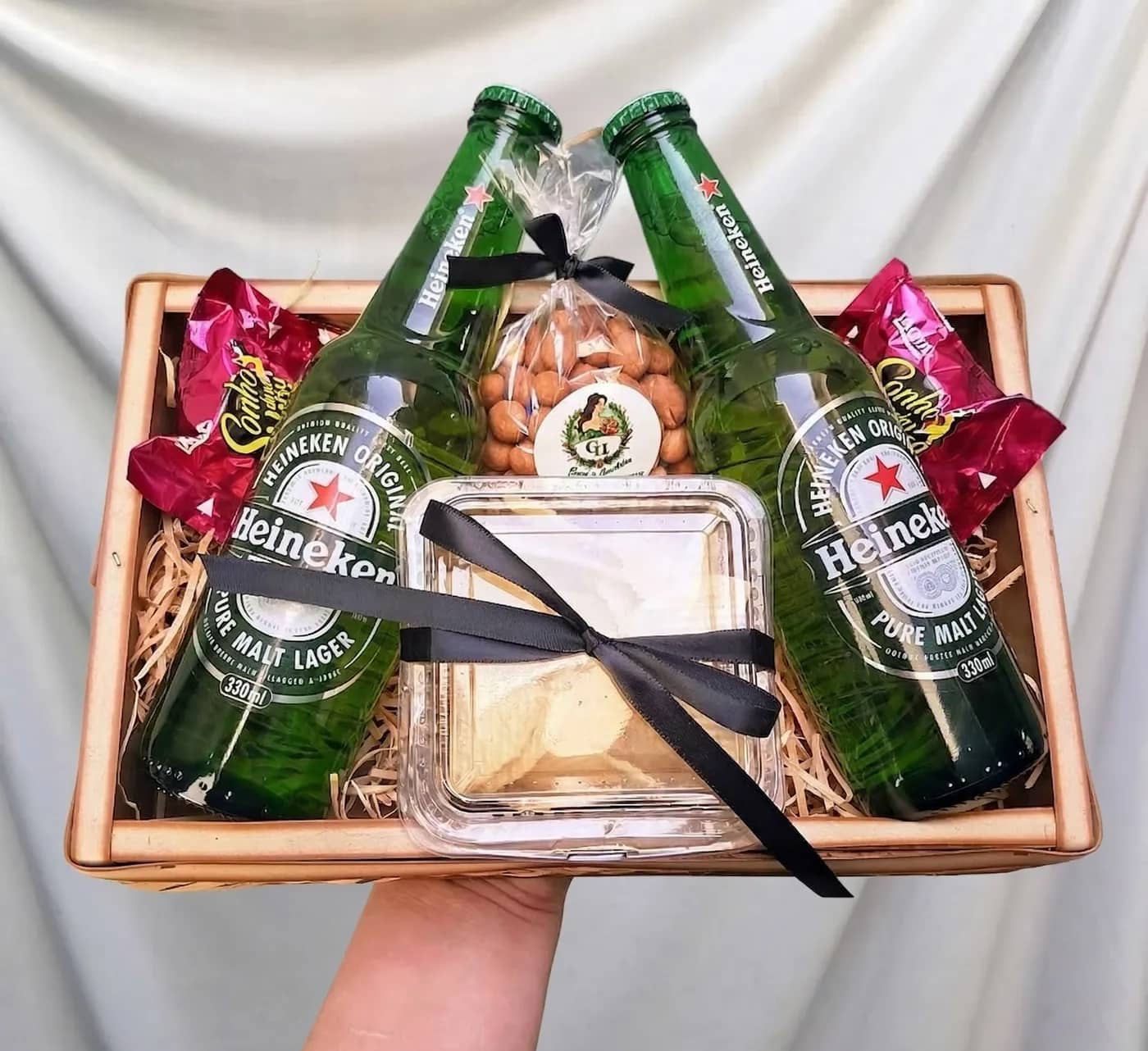Mini Bandeja com Cervejas, Chocolates e Petiscos